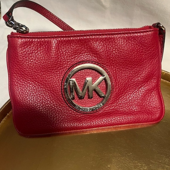 Michael Kors Pebbled Leather Fulton Wristlet - Picture 1 of 5
